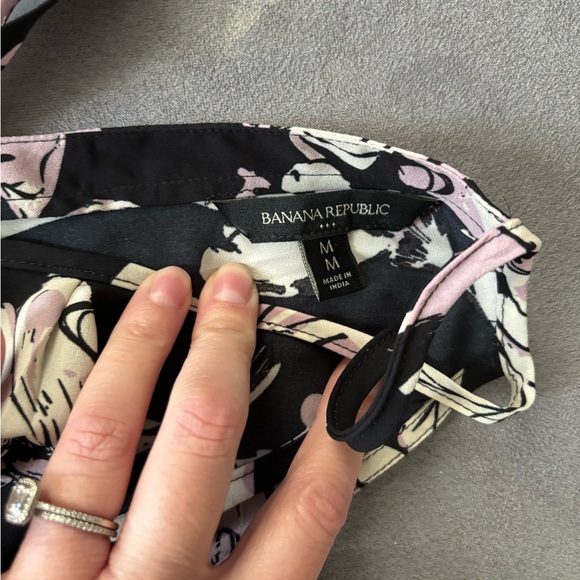 Banana Republic sleeveless floral blouse - Picture 4 of 4